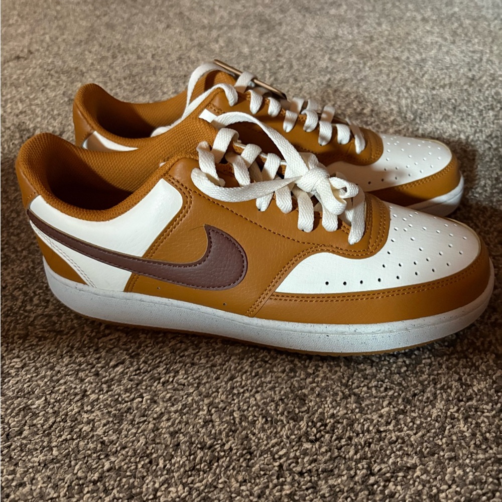 Nike Woman’s Brown/Burnt Orange and White Sneakers